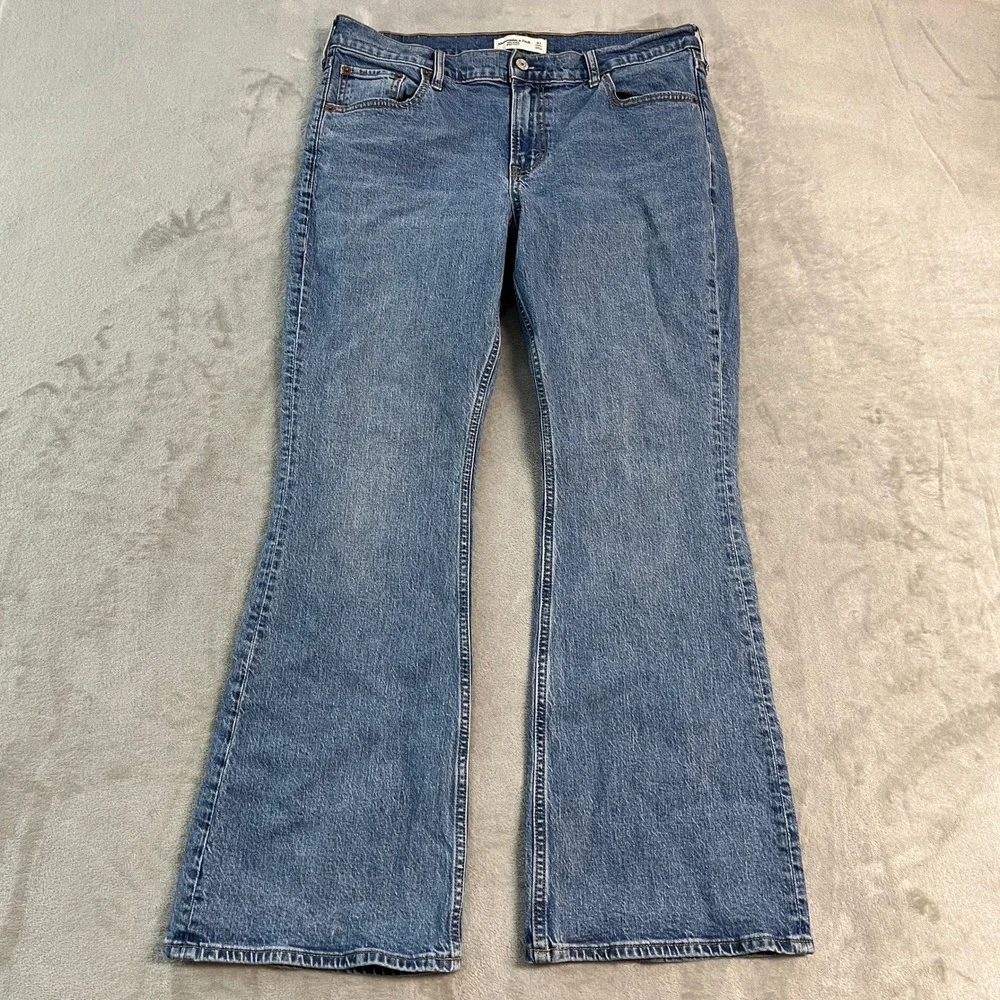 Abercrombie & Fitch Mid Rise Bootcut Jeans Womens 31 Short Blue Denim Med Wash